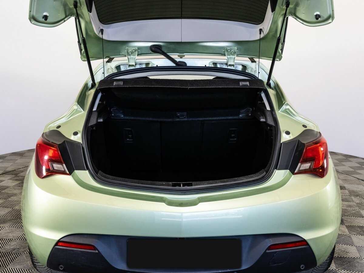 Opel Astra с пробегом — 2011 год. Фото: #15