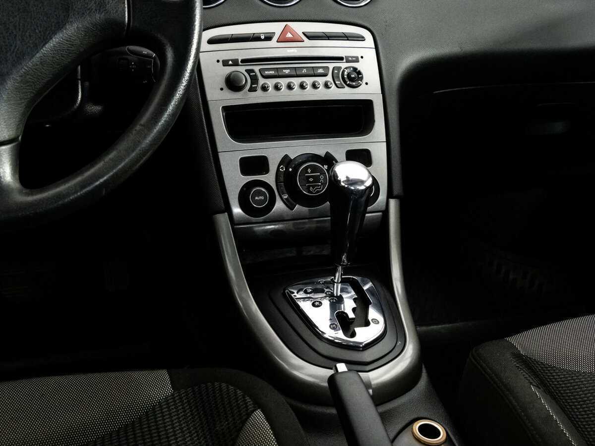 Peugeot 308 с пробегом — 2008 год. Фото: #9