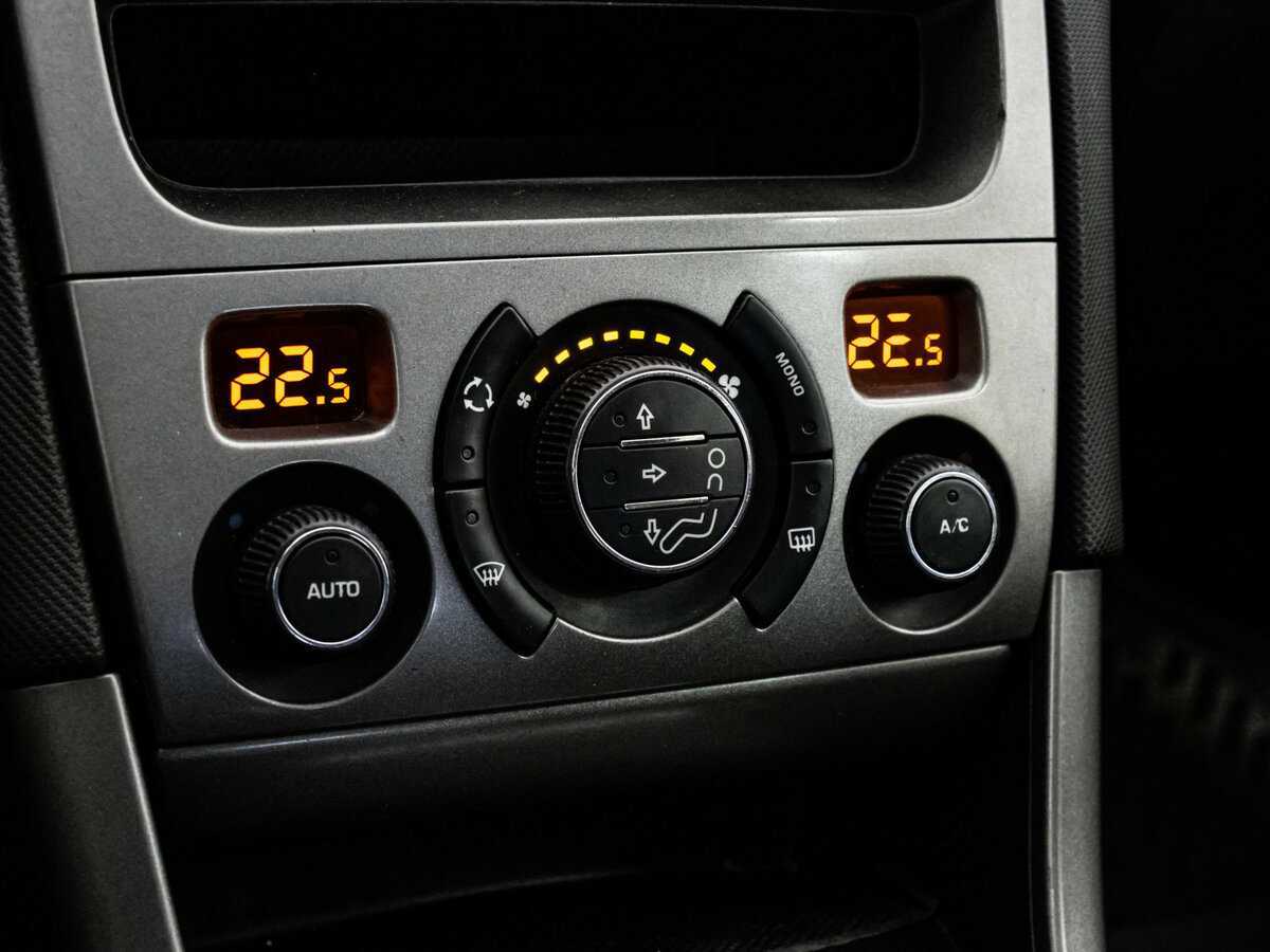 Peugeot 308 с пробегом — 2008 год. Фото: #10