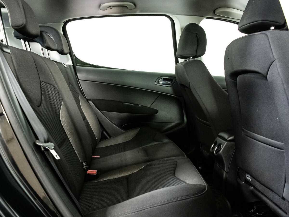 Peugeot 308 с пробегом — 2008 год. Фото: #11