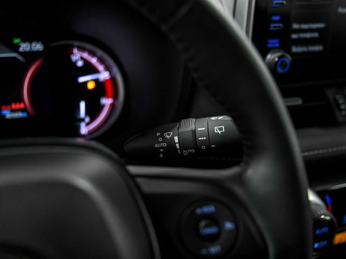 Toyota RAV4 с пробегом — 2021 год. Фото: #9