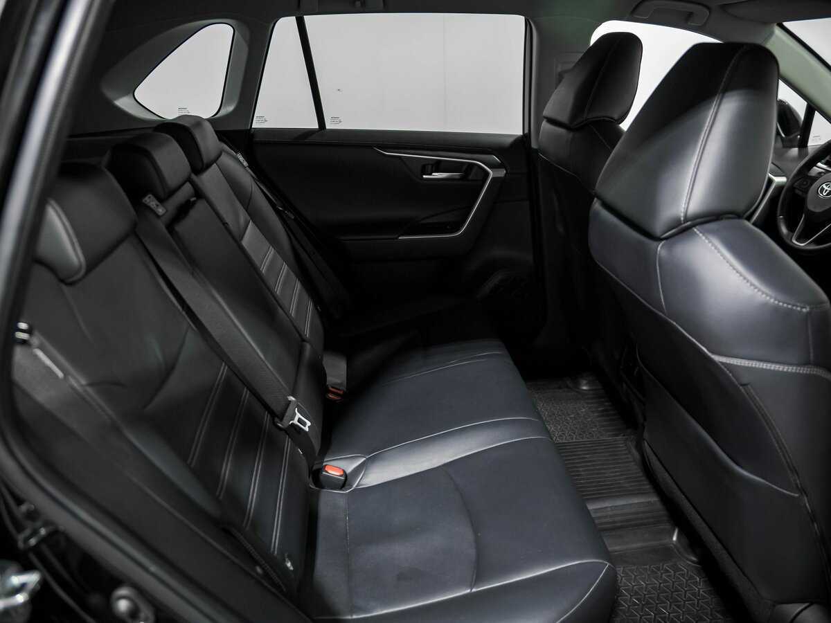 Toyota RAV4 с пробегом — 2021 год. Фото: #17