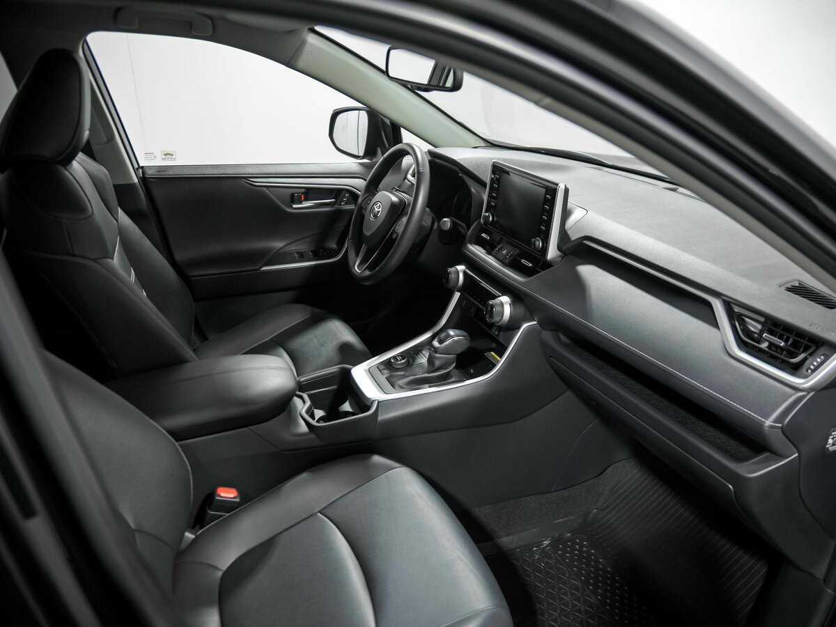 Toyota RAV4 с пробегом — 2021 год. Фото: #19