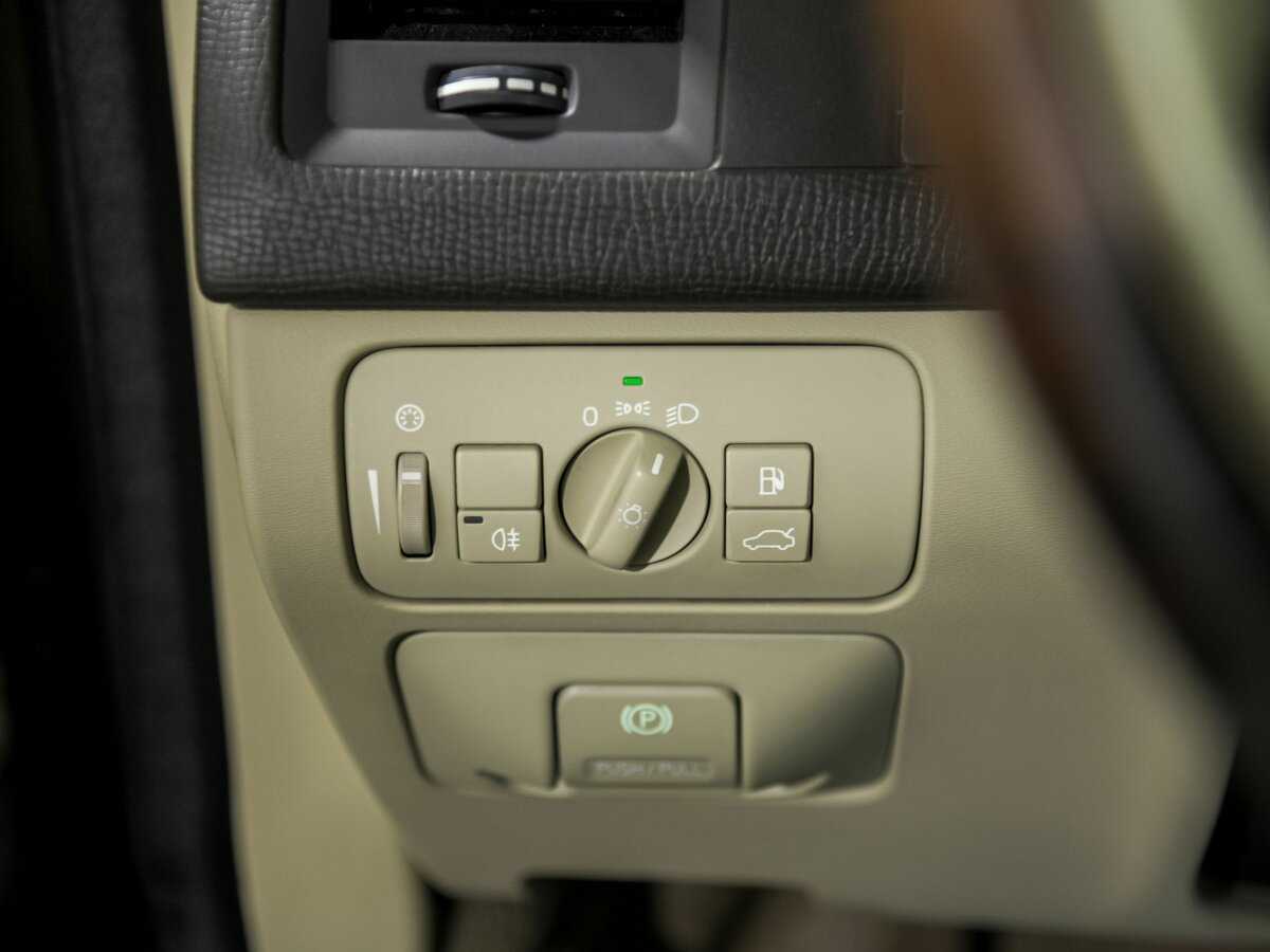 Volvo XC60 с пробегом — 2010 год. Фото: #11