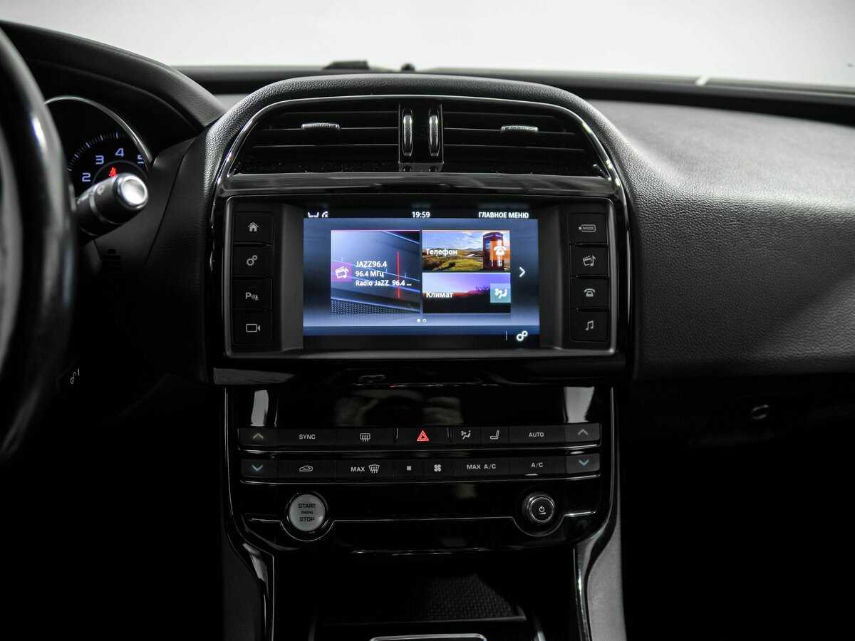 Jaguar XE с пробегом — 2015 год. Фото: #10