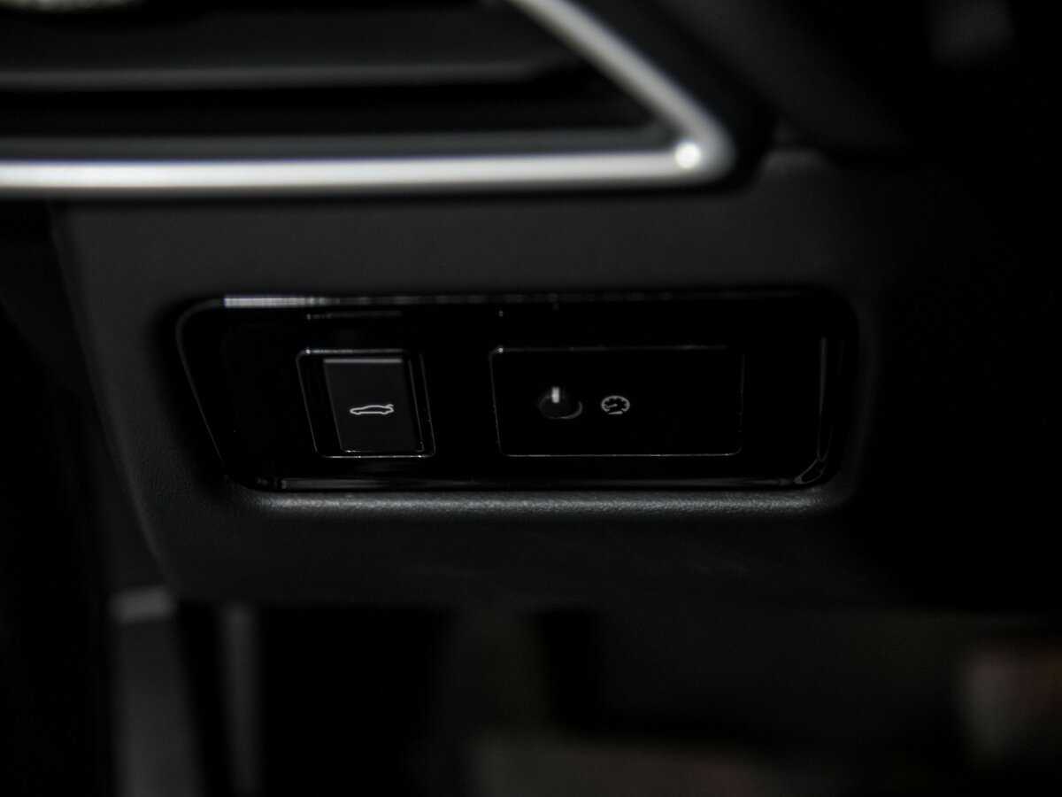 Jaguar XE с пробегом — 2015 год. Фото: #13