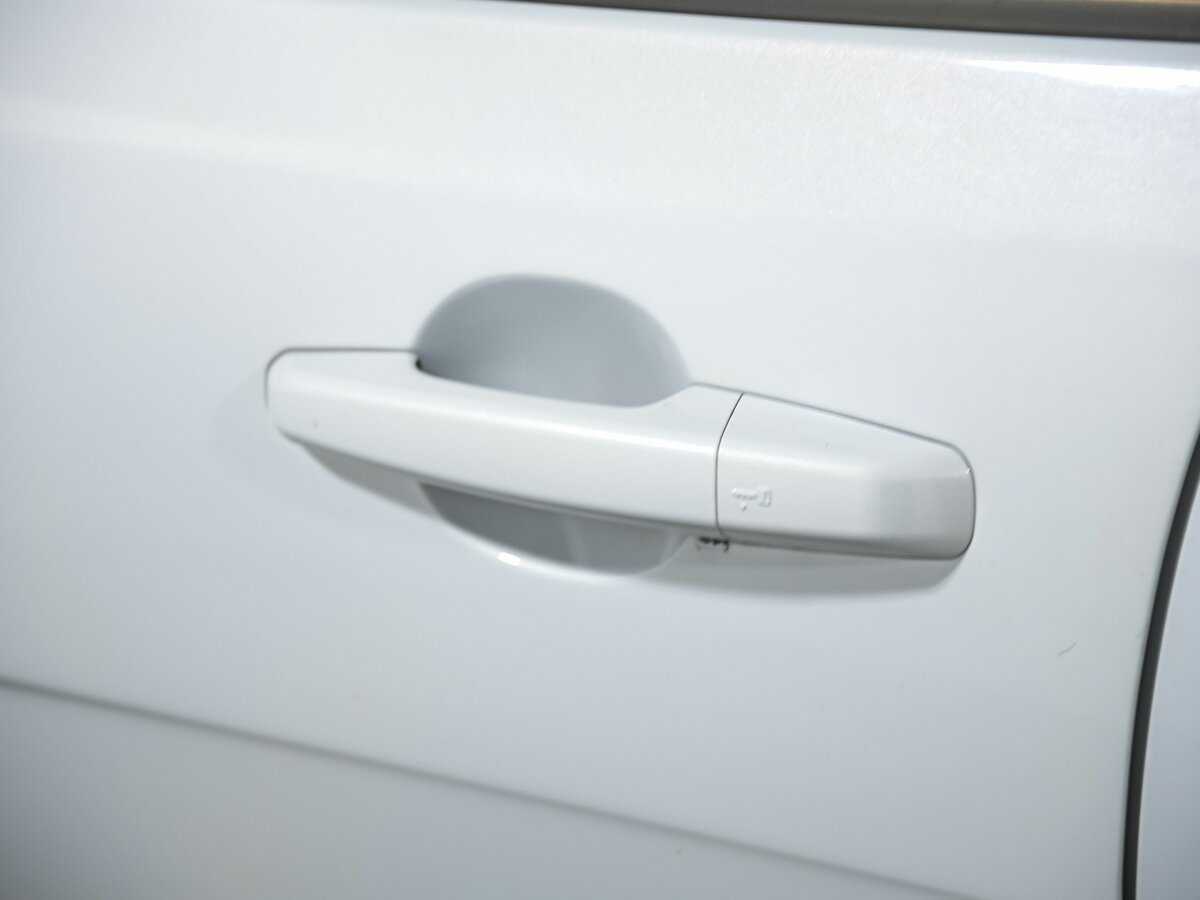 Jaguar XE с пробегом — 2015 год. Фото: #19