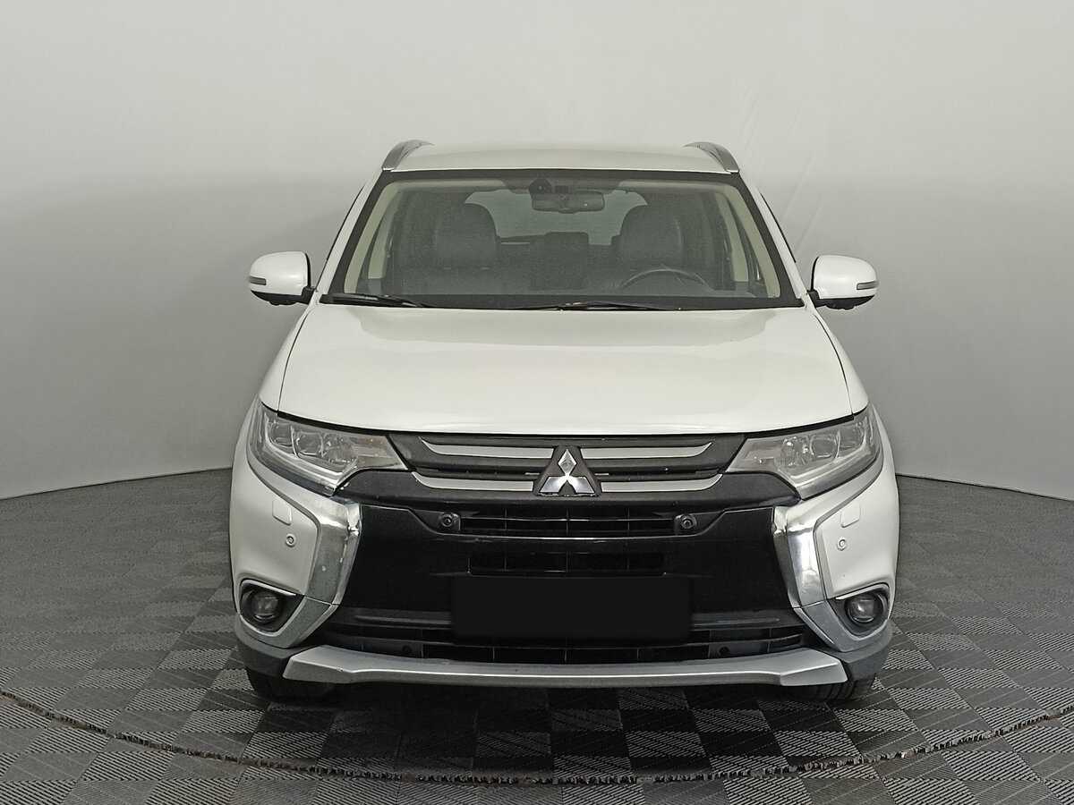 Mitsubishi Outlander с пробегом — 2017 год. Фото: #1