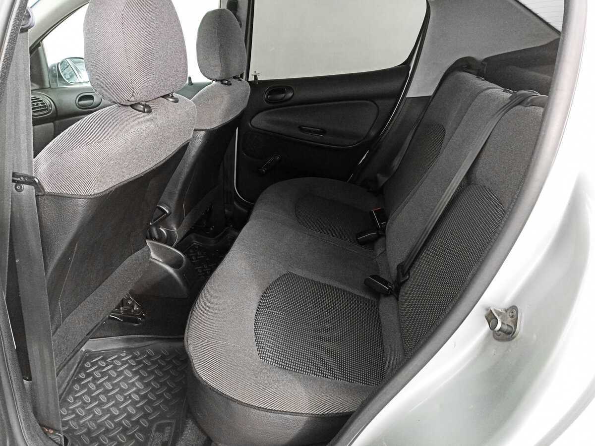 Peugeot 206 с пробегом — 2006 год. Фото: #11