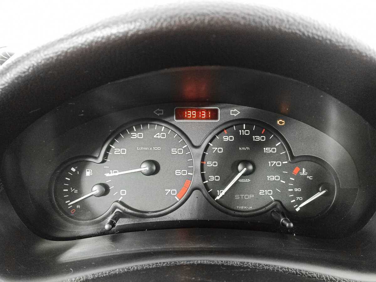 Peugeot 206 с пробегом — 2006 год. Фото: #12