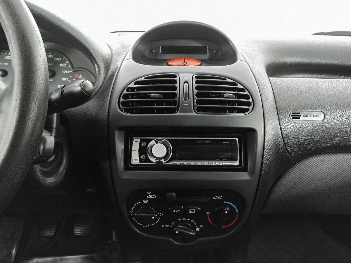 Peugeot 206 с пробегом — 2006 год. Фото: #14