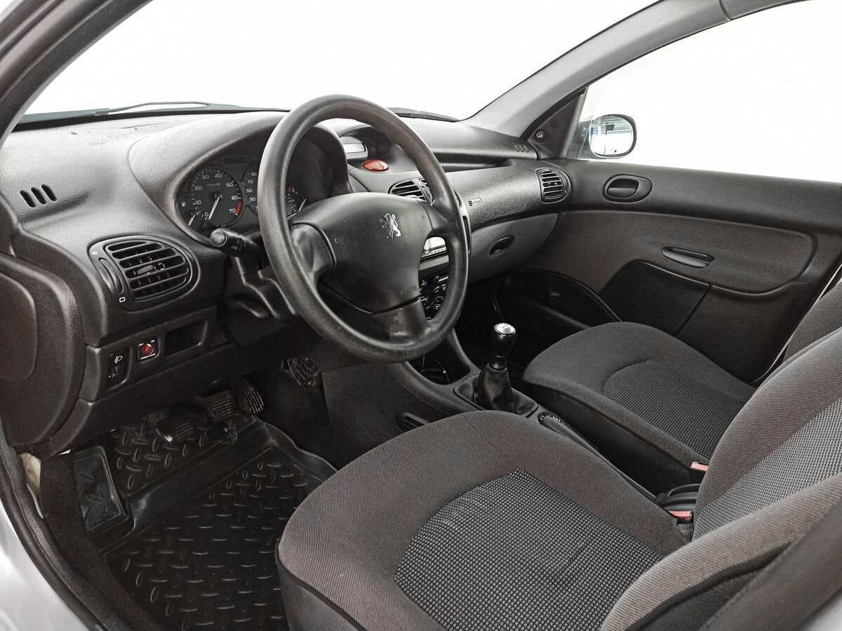 Peugeot 206 с пробегом — 2006 год. Фото: #15