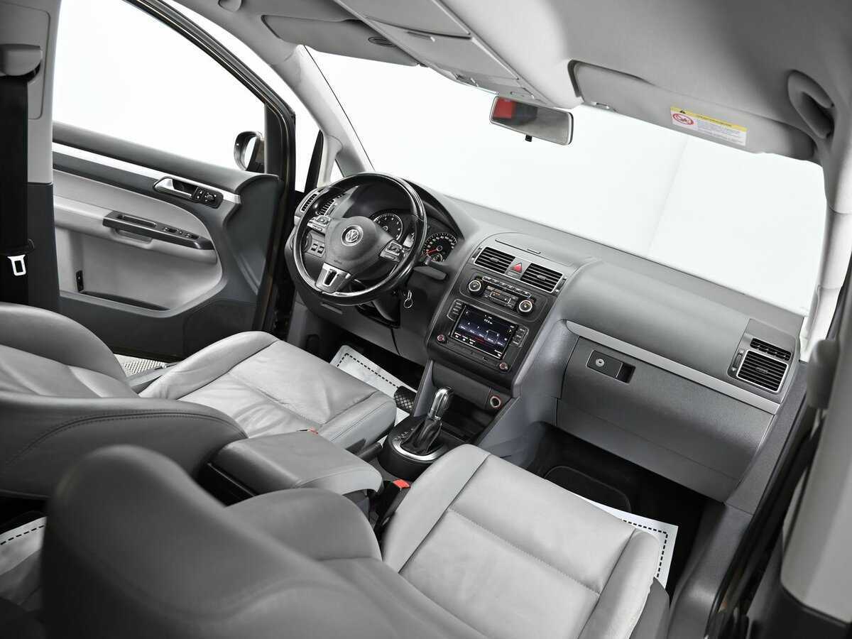 Volkswagen Touran с пробегом — 2012 год. Фото: #7