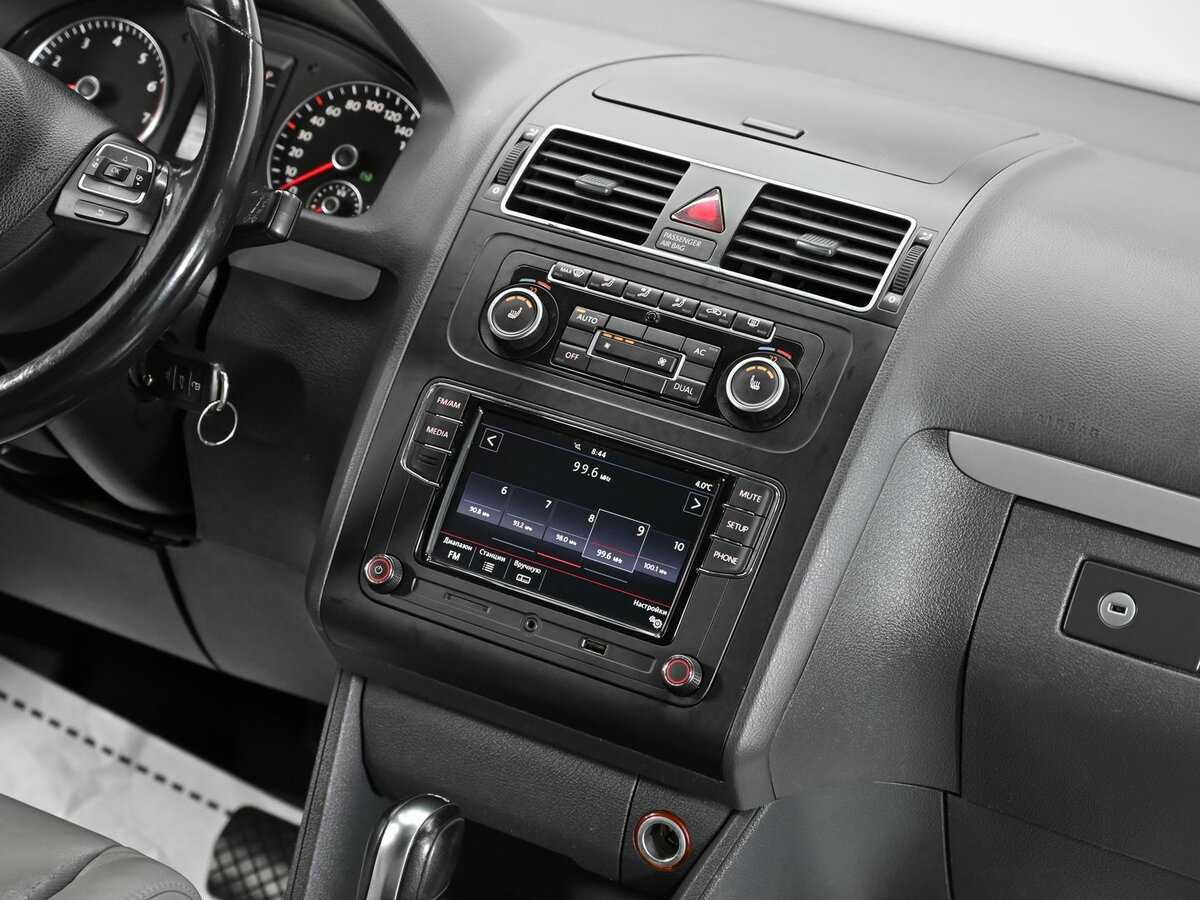 Volkswagen Touran с пробегом — 2012 год. Фото: #9