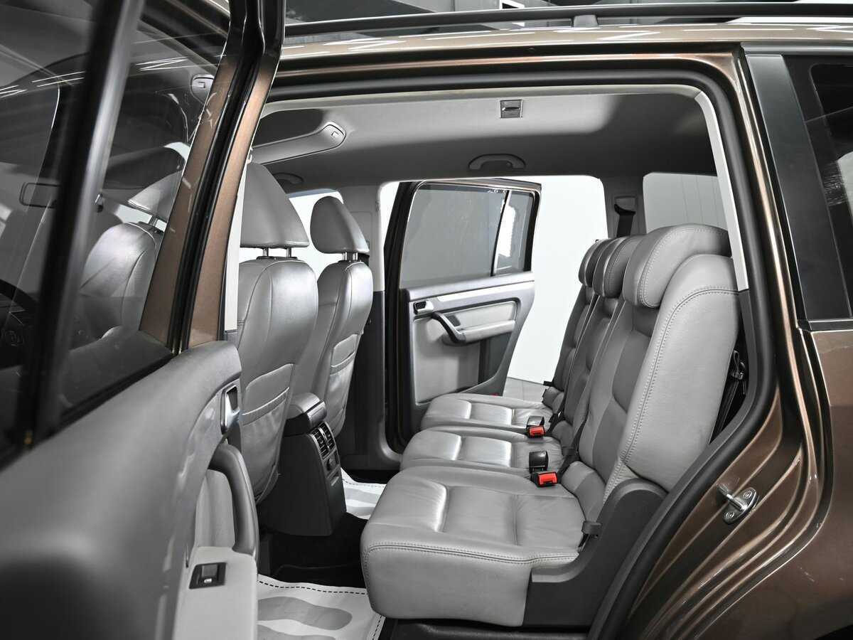 Volkswagen Touran с пробегом — 2012 год. Фото: #11