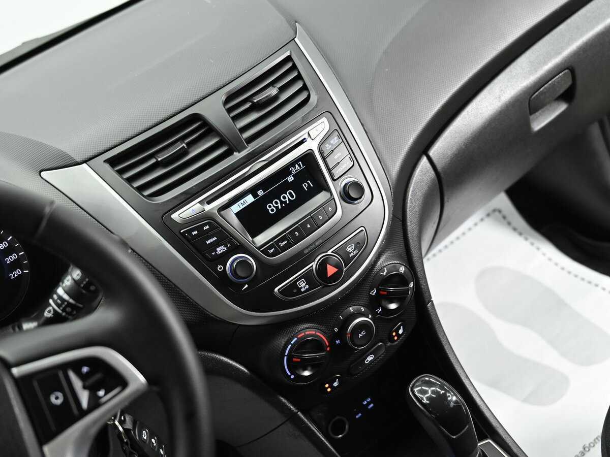 Hyundai Solaris с пробегом — 2015 год. Фото: #9