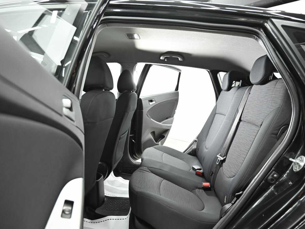 Hyundai Solaris с пробегом — 2015 год. Фото: #11