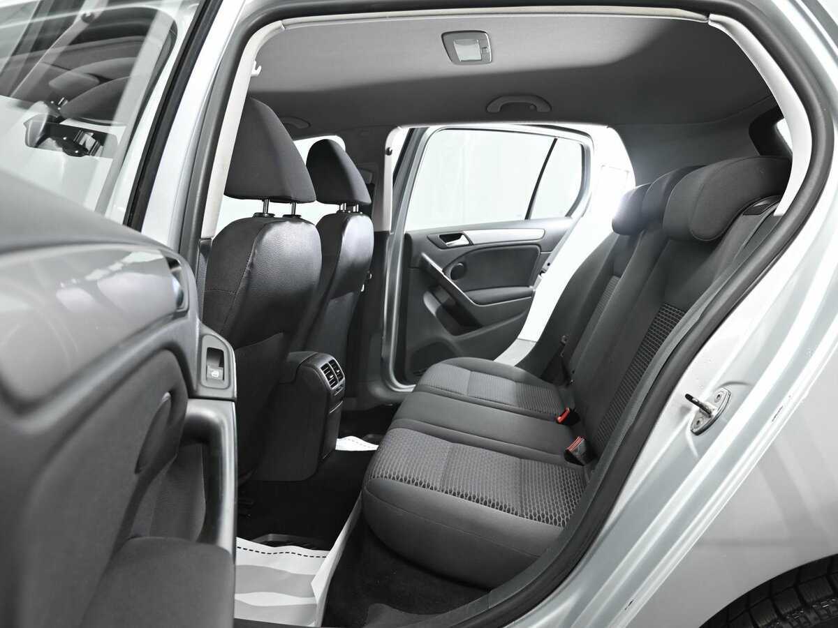 Volkswagen Golf с пробегом — 2010 год. Фото: #12