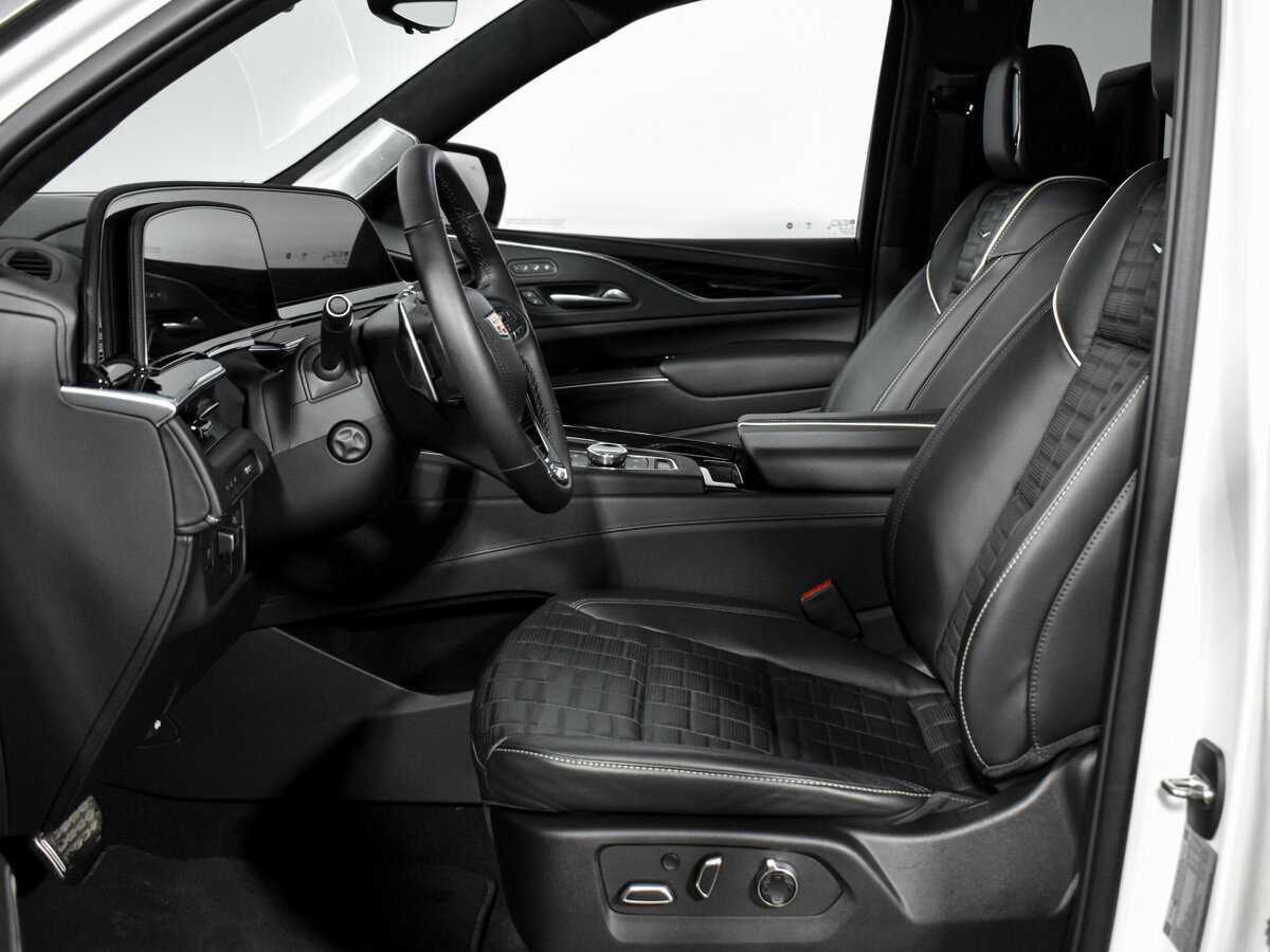 Cadillac Escalade-V с пробегом — 2022 год. Фото: #8