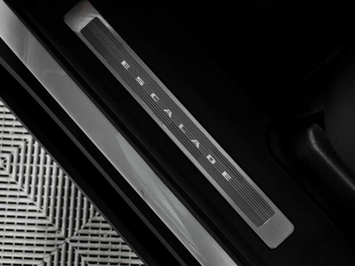 Cadillac Escalade-V с пробегом — 2022 год. Фото: #9