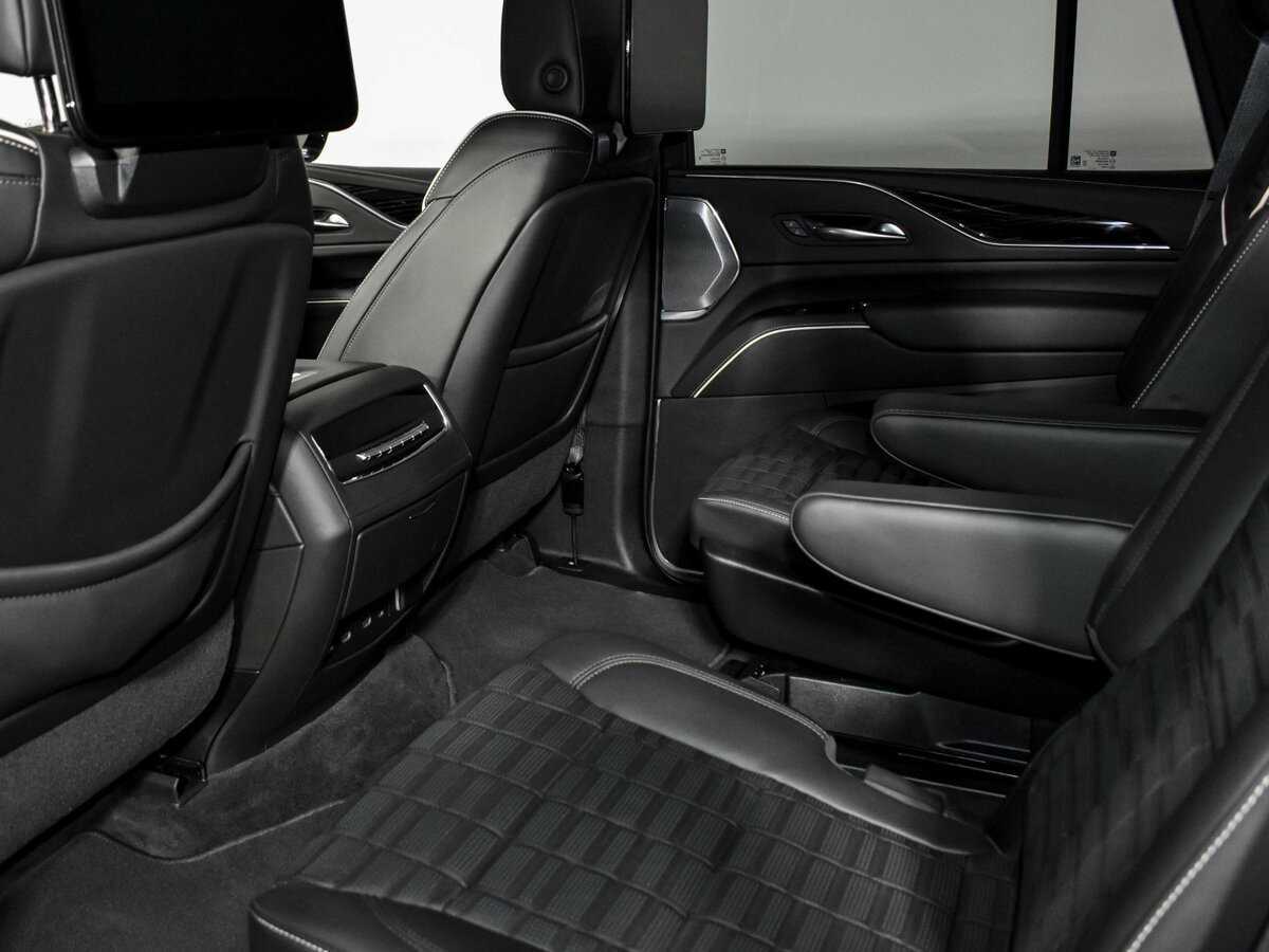 Cadillac Escalade-V с пробегом — 2022 год. Фото: #11