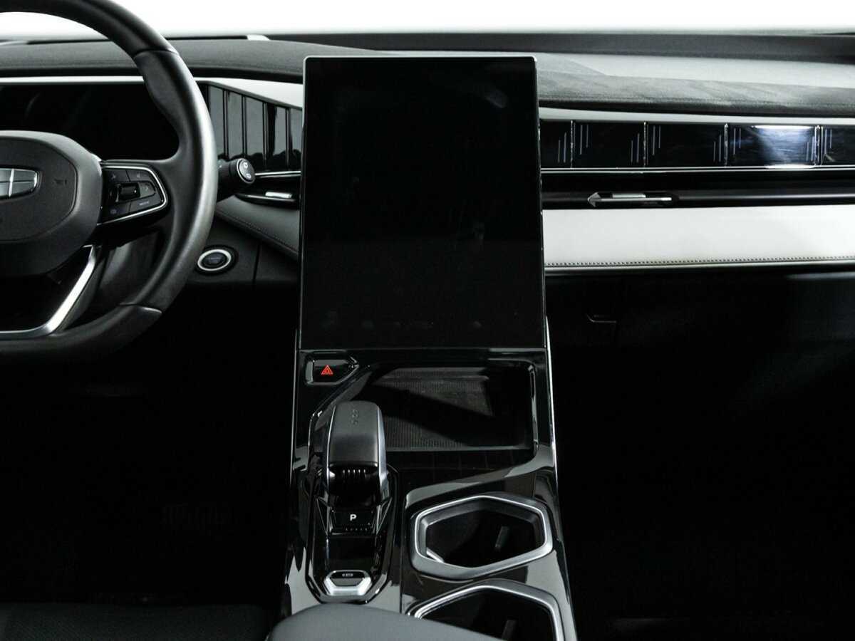 Geely Atlas с пробегом — 2024 год. Фото: #13