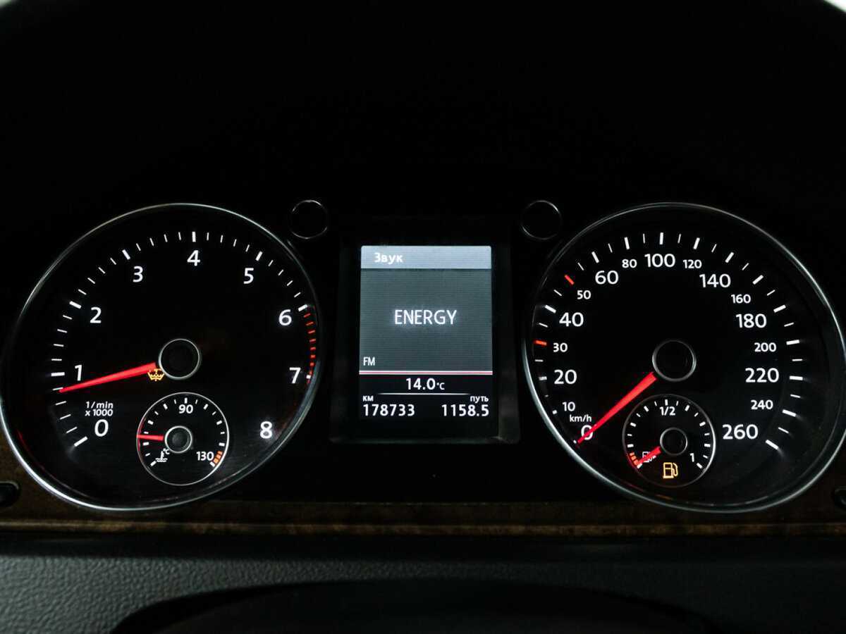 Volkswagen Passat с пробегом — 2011 год. Фото: #11