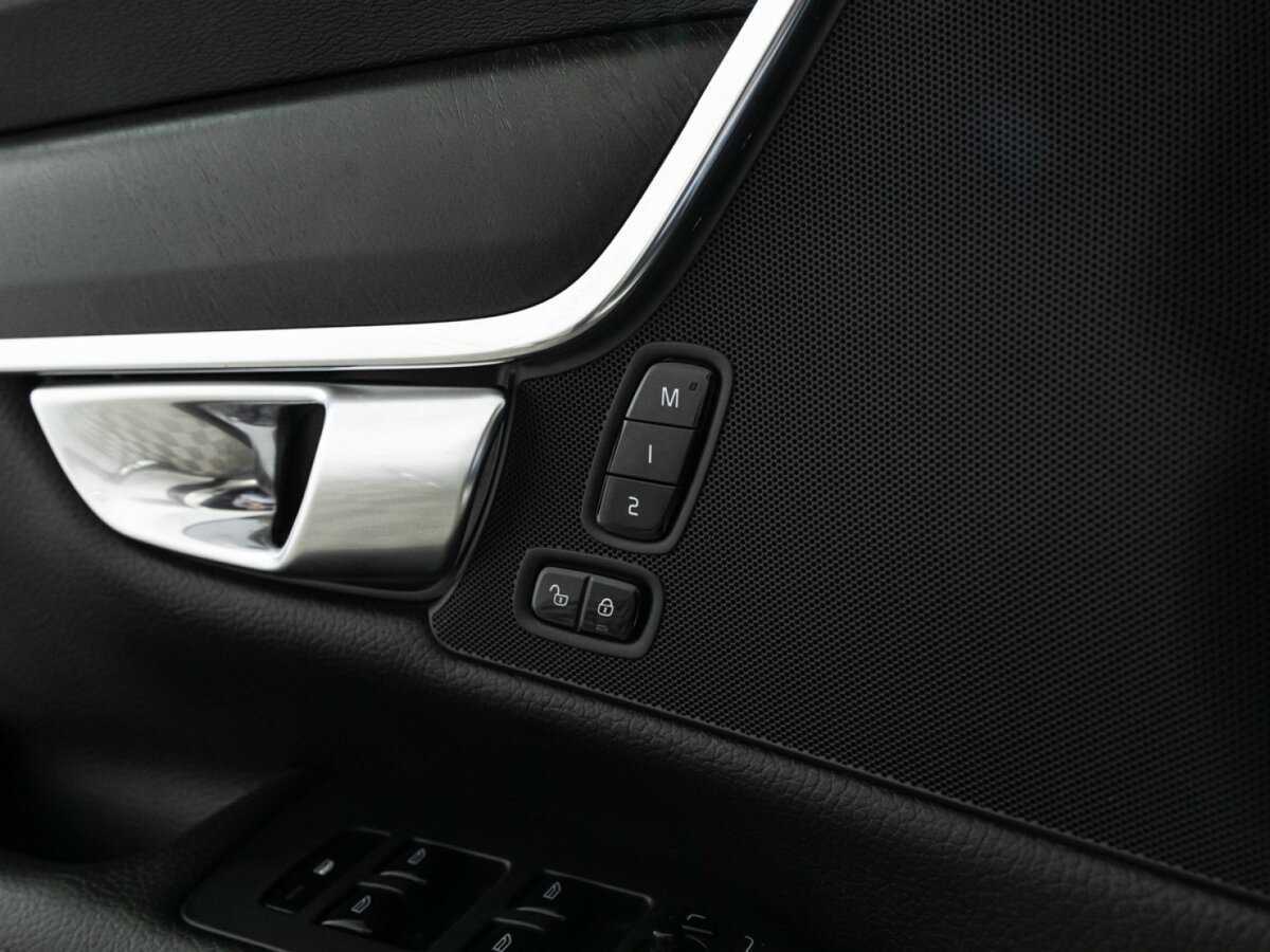 Volvo V90 Cross Country с пробегом — 2017 год. Фото: #17