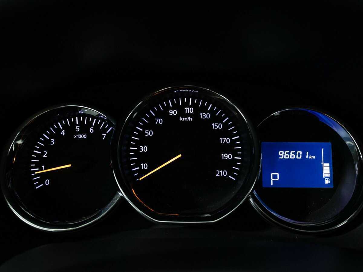 Renault Sandero с пробегом — 2017 год. Фото: #11