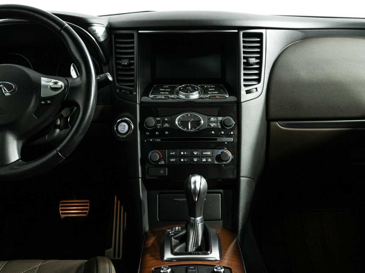 Infiniti QX70 с пробегом — 2016 год. Фото: #13