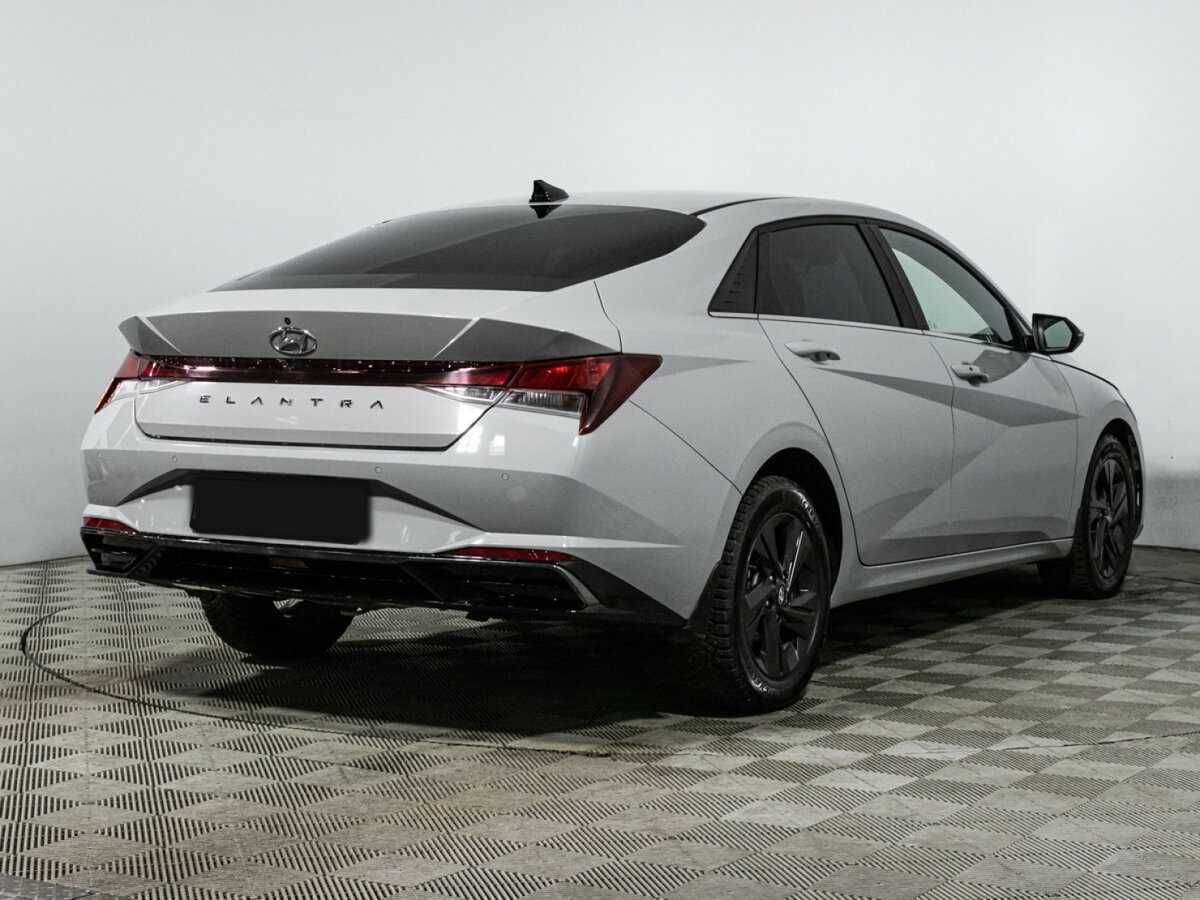 Hyundai Elantra с пробегом — 2021 год. Фото: #4