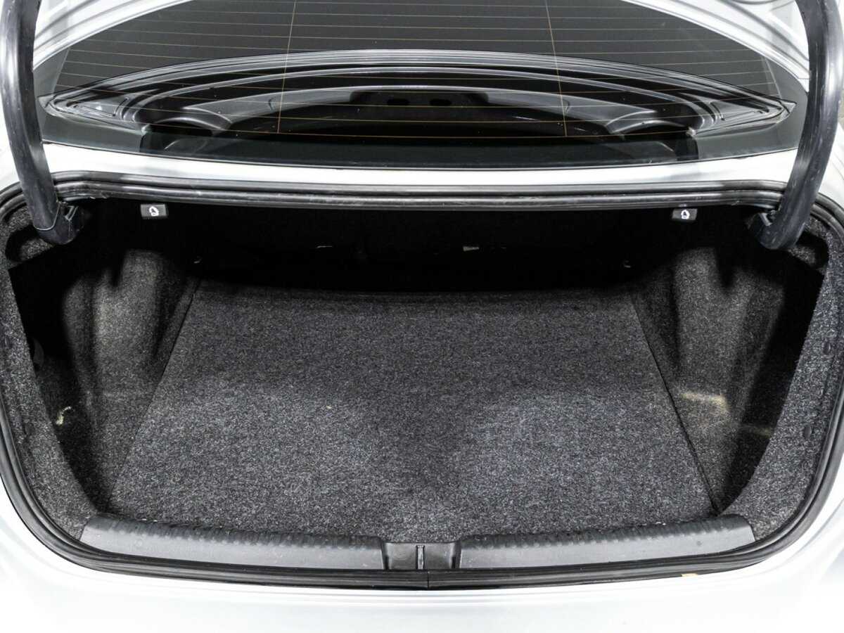 Volkswagen Jetta с пробегом — 2012 год. Фото: #14