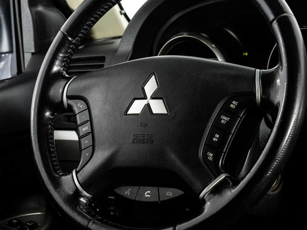 Mitsubishi Pajero с пробегом — 2014 год. Фото: #10