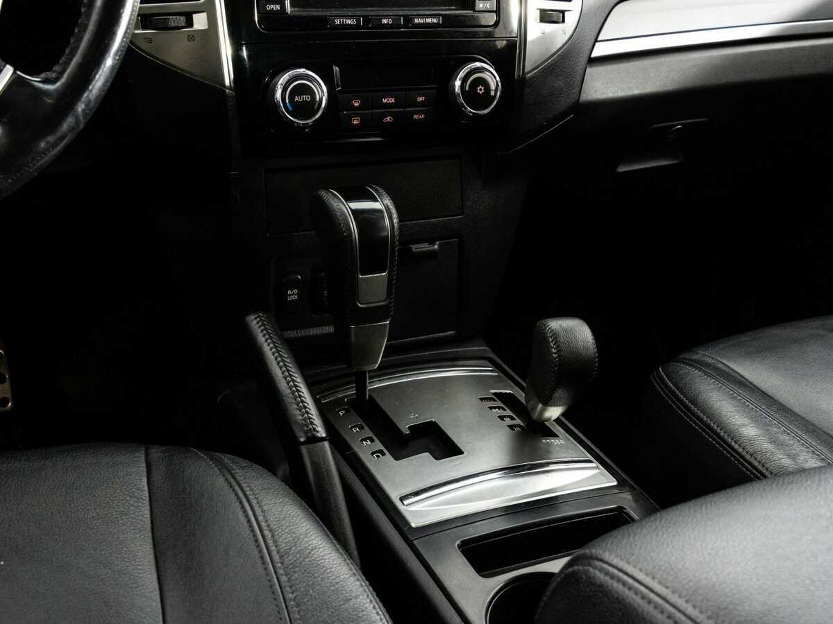 Mitsubishi Pajero с пробегом — 2014 год. Фото: #11