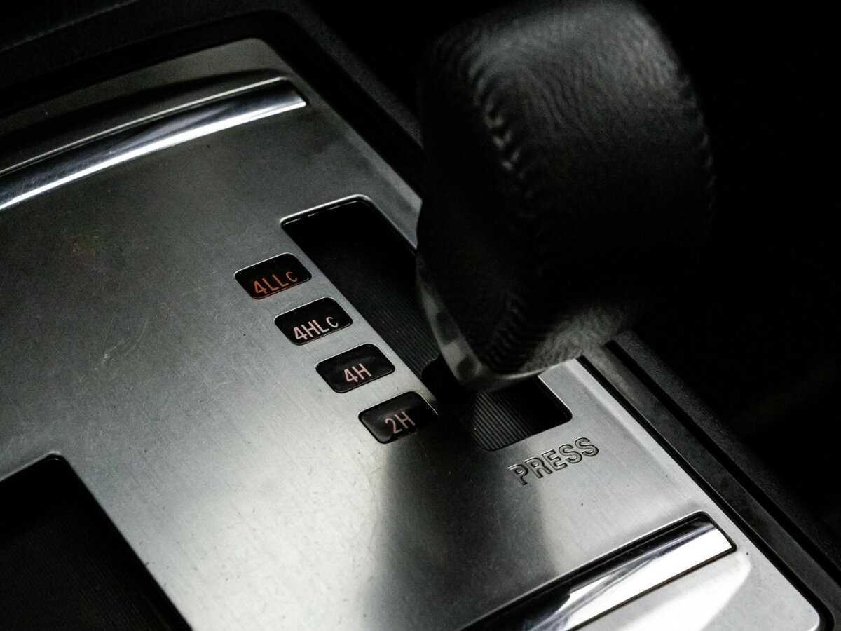 Mitsubishi Pajero с пробегом — 2014 год. Фото: #18