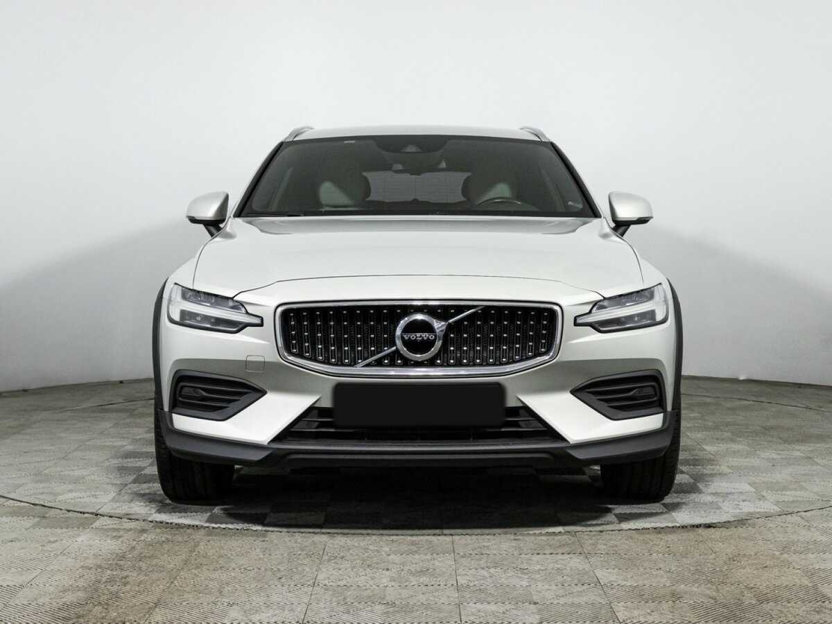 Volvo V60 Cross Country с пробегом — 2019 год. Фото: #1