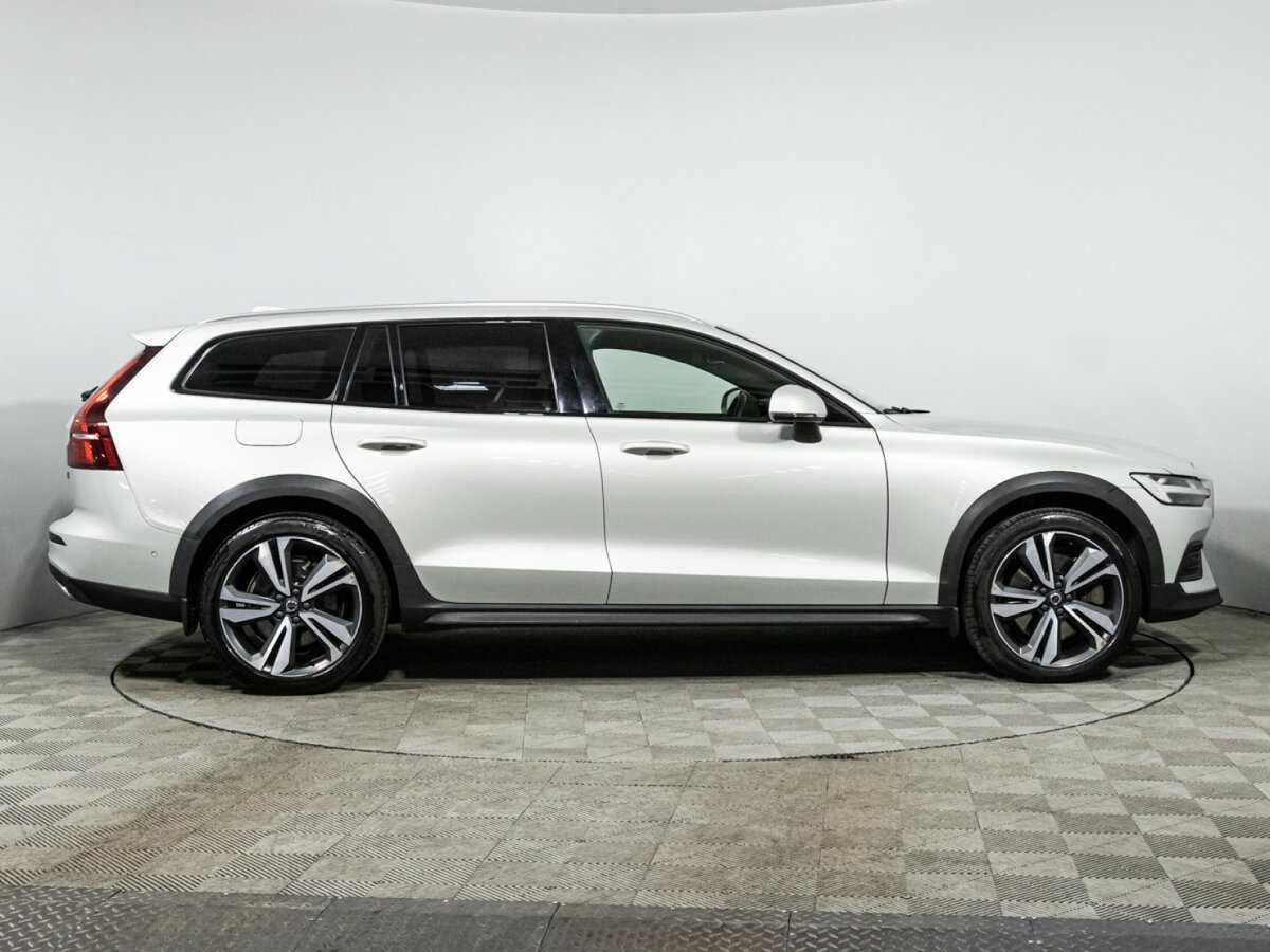 Volvo V60 Cross Country с пробегом — 2019 год. Фото: #3