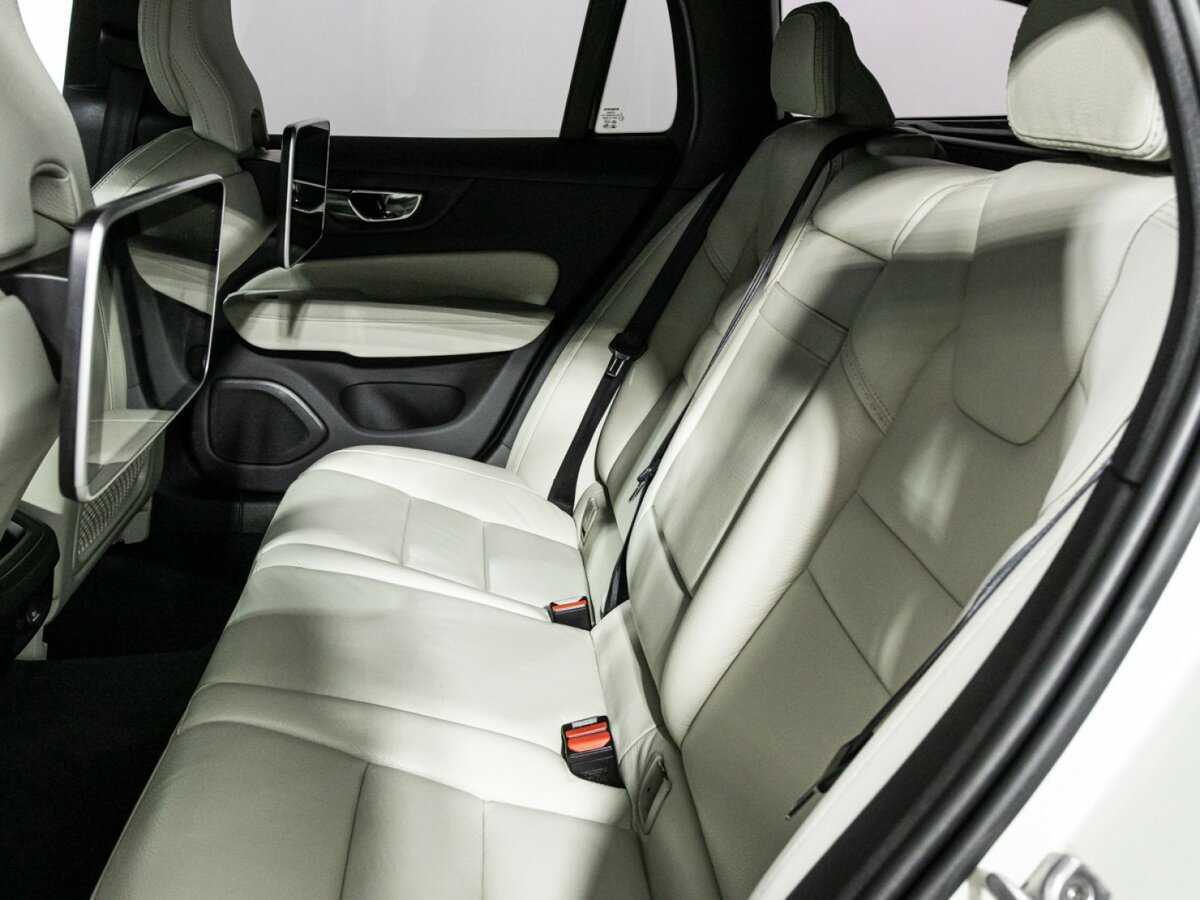 Volvo V60 Cross Country с пробегом — 2019 год. Фото: #9