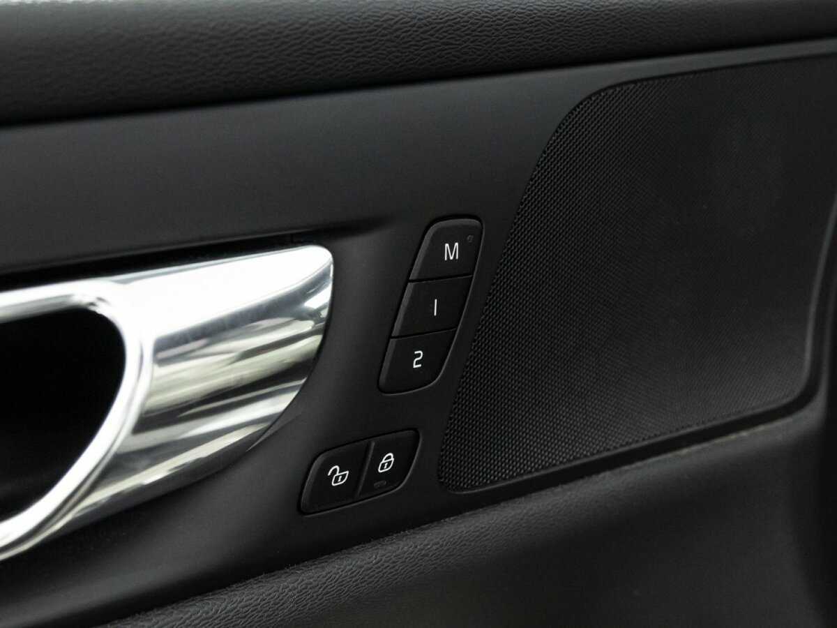 Volvo V60 Cross Country с пробегом — 2019 год. Фото: #16