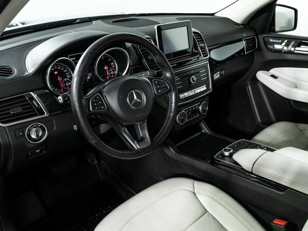 Mercedes-Benz GLE с пробегом — 2015 год. Фото: #10