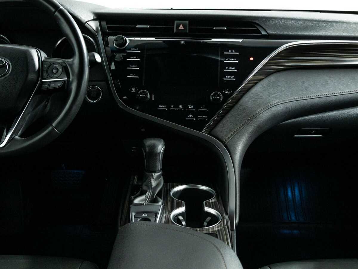 Toyota Camry с пробегом — 2020 год. Фото: #13