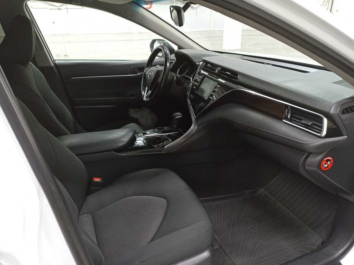 Toyota Camry с пробегом — 2019 год. Фото: #10