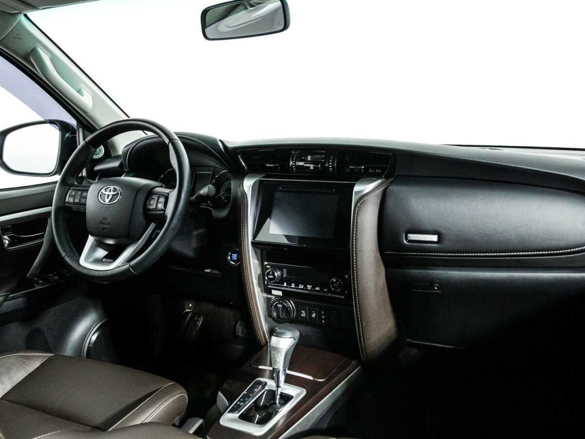 Toyota Fortuner с пробегом — 2017 год. Фото: #8