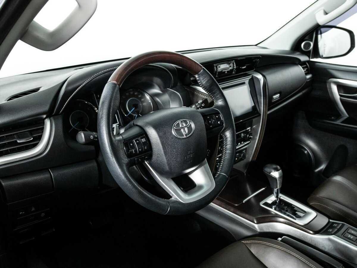 Toyota Fortuner с пробегом — 2017 год. Фото: #10