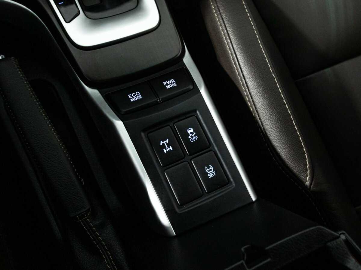 Toyota Fortuner с пробегом — 2017 год. Фото: #17