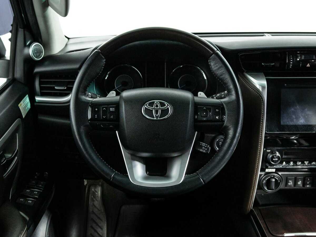 Toyota Fortuner с пробегом — 2017 год. Фото: #21