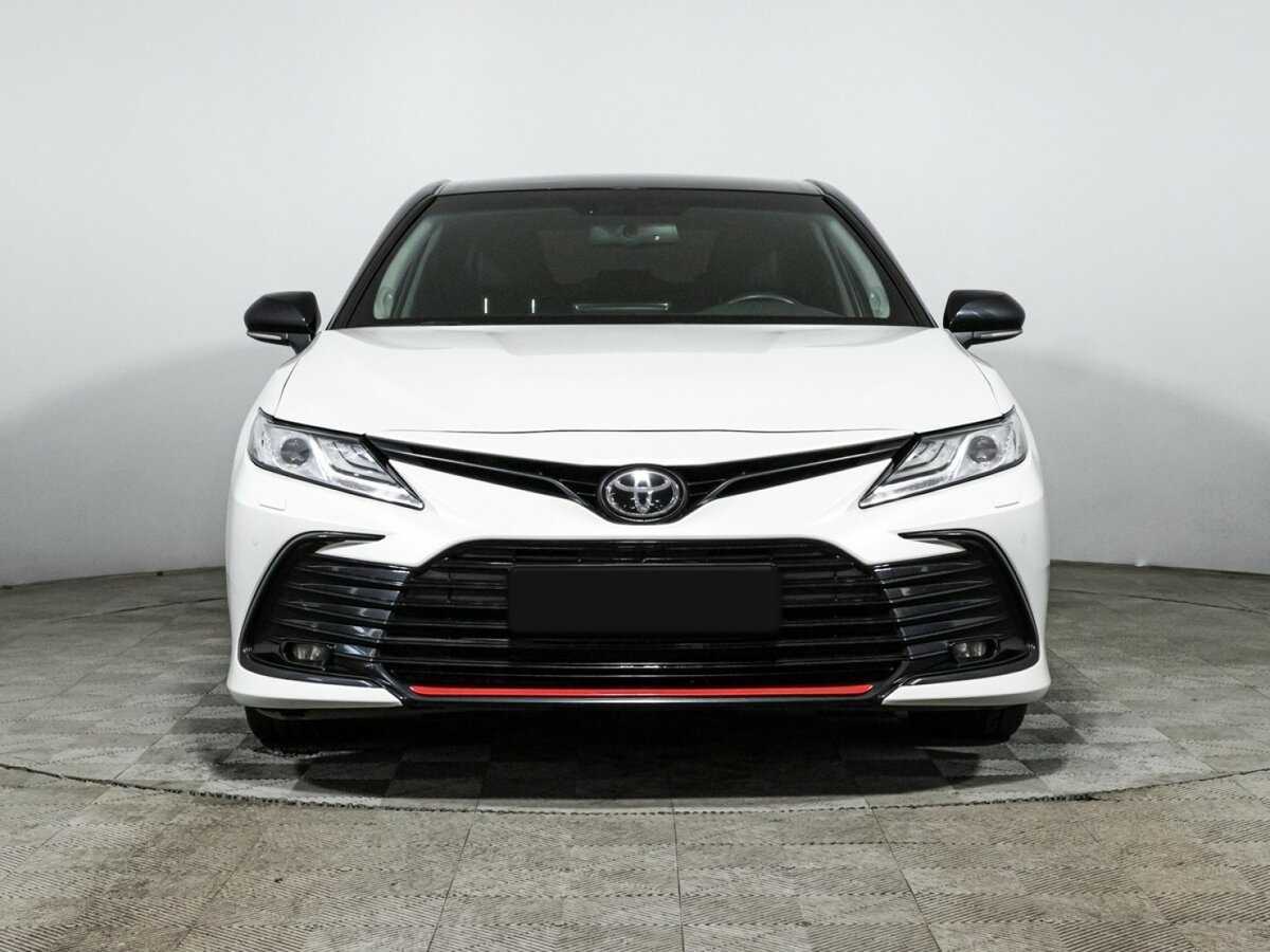 Toyota Camry с пробегом — 2021 год. Фото: #1