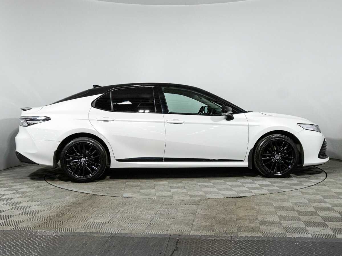 Toyota Camry с пробегом — 2021 год. Фото: #3