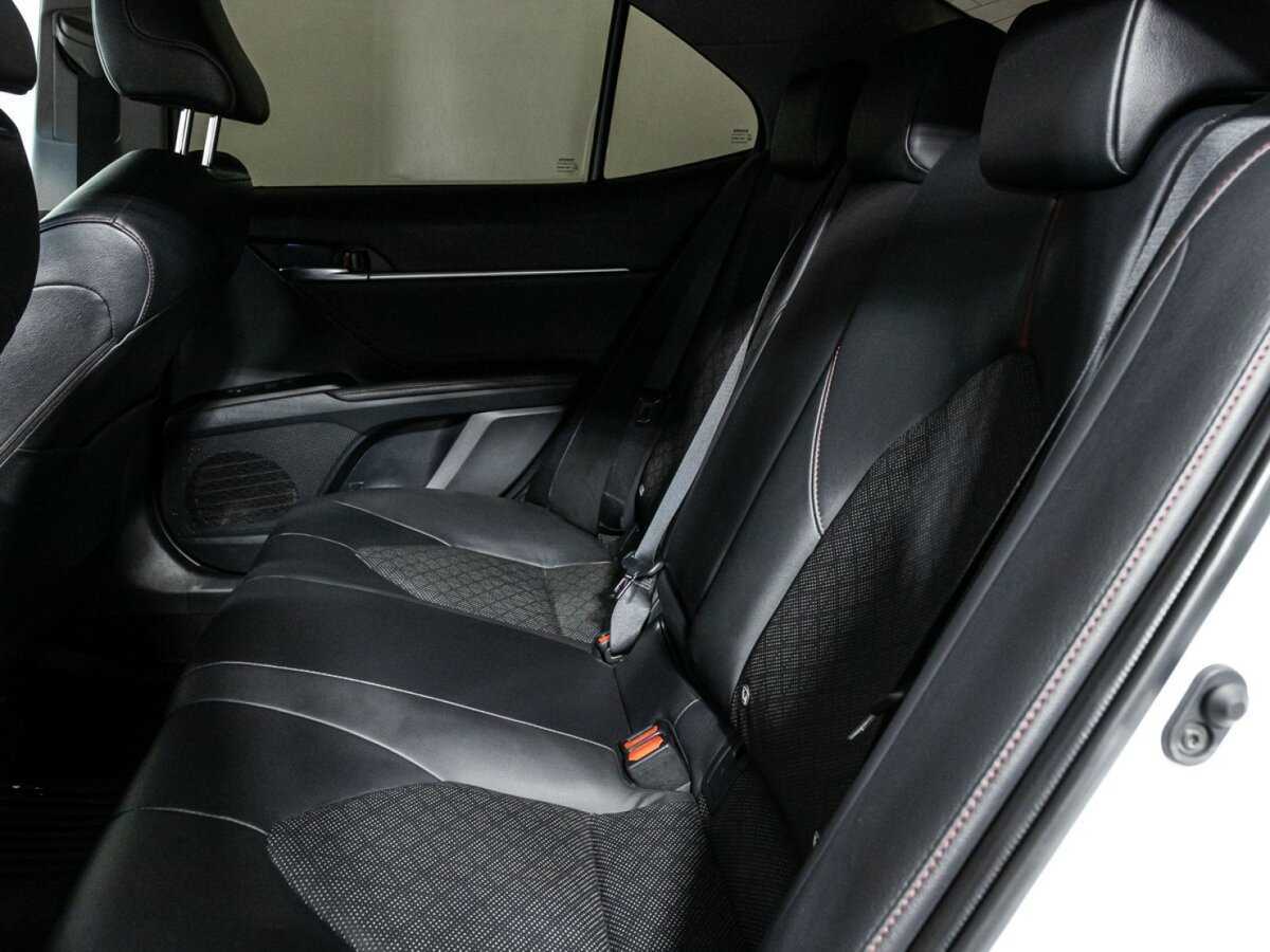 Toyota Camry с пробегом — 2021 год. Фото: #9