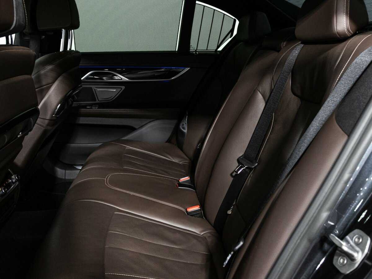 BMW 7 серии с пробегом — 2016 год. Фото: #9